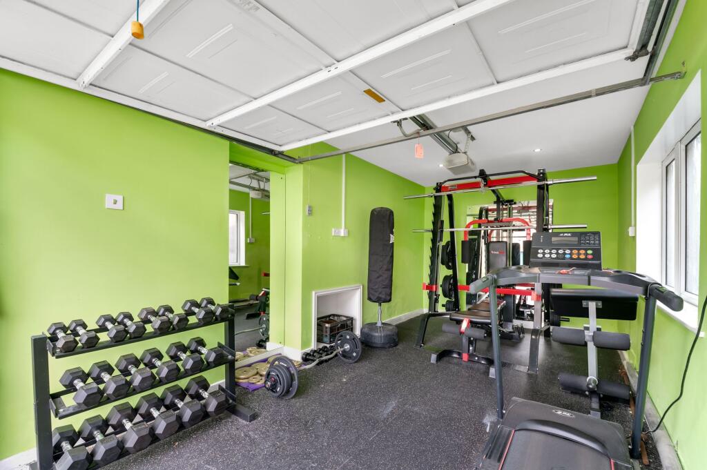 GARAGE/GYM