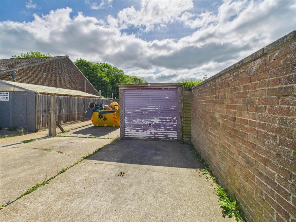 Garage .jpg