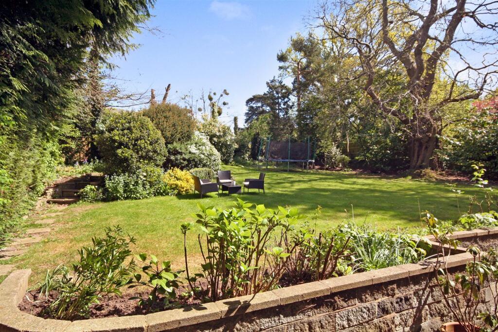 Gardendp_dp_9950330.jpg