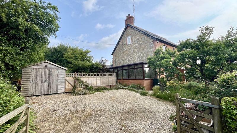 Entrance &amp; Driveway