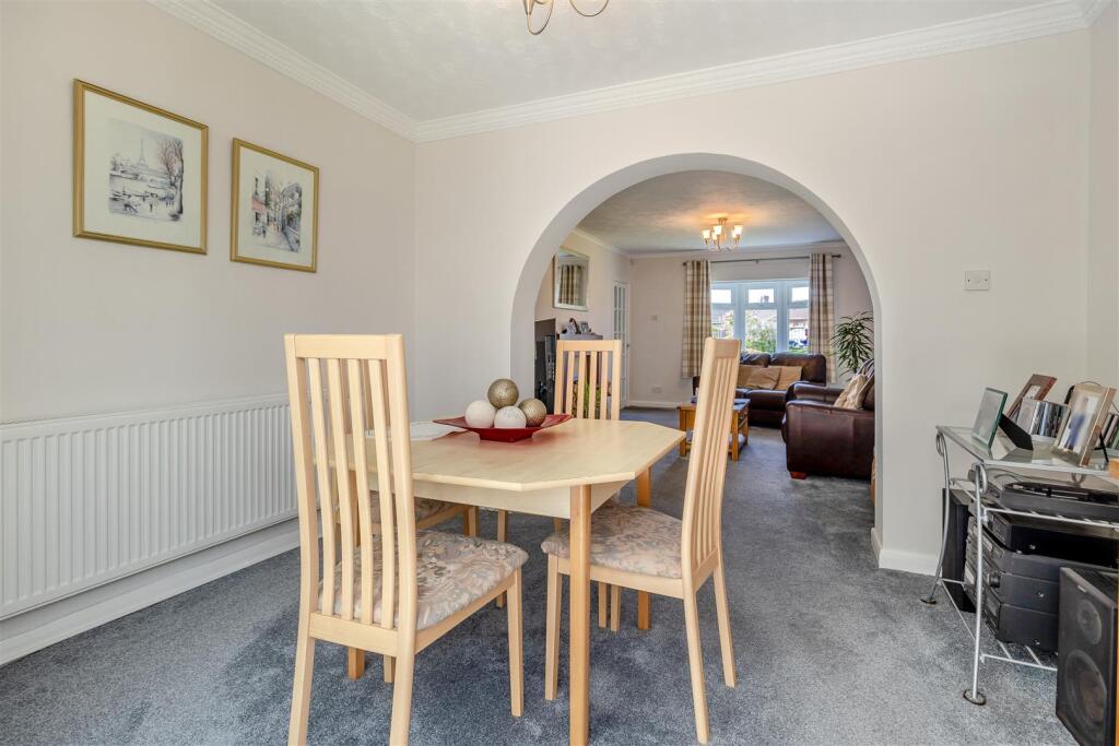 8646417-interior07.jpg