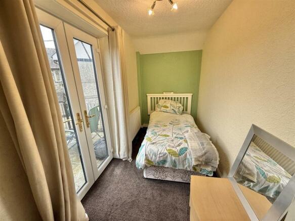 bedroom-2.jpeg