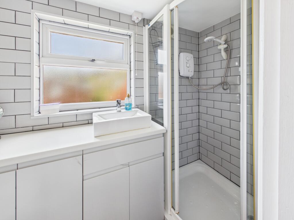 SHOWER ROOM (2)