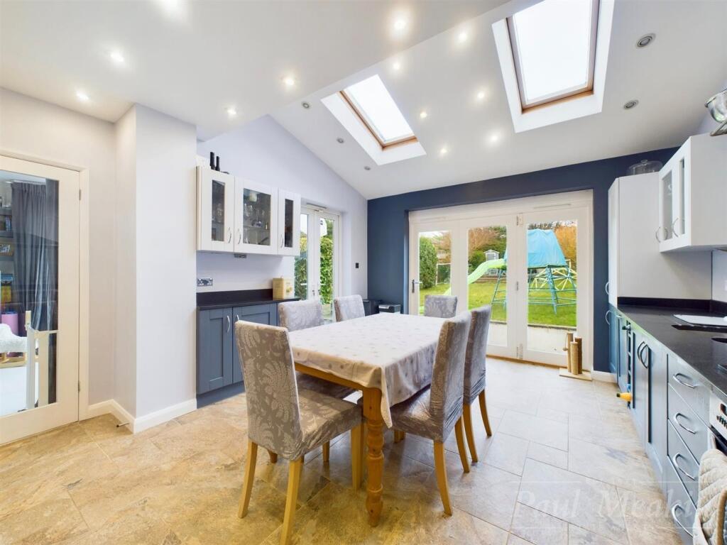 Kitchen/ Breakfast Room
