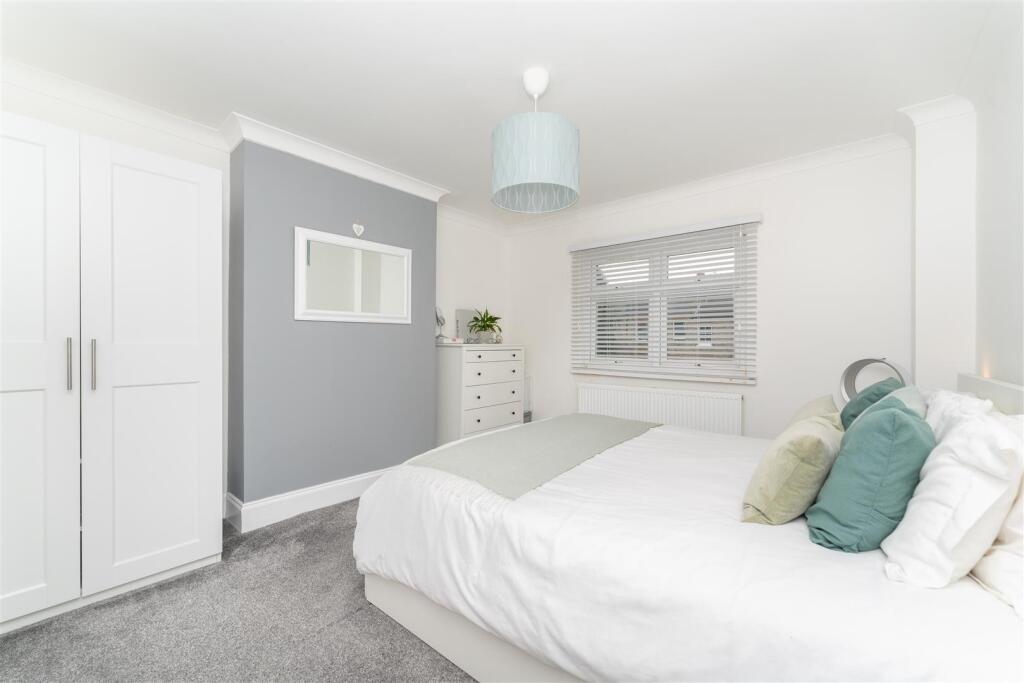 66a Drayton Bed 1.jpg