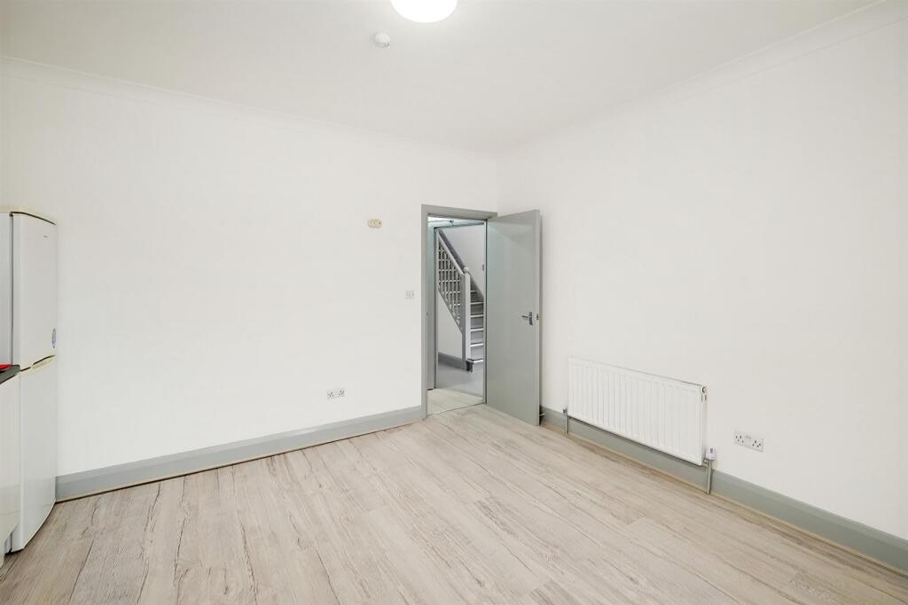 20 North Birkbeck Road - Flats 2, 3, 4-5_web.jpg