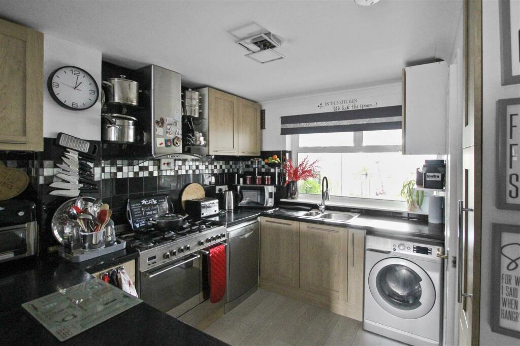 Warren Close  (15).jpeg