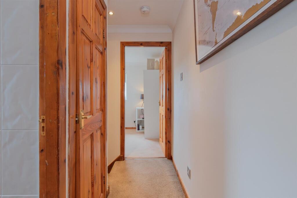 024-32 Currieside Place, Shotts, ML7 4AL.jpg