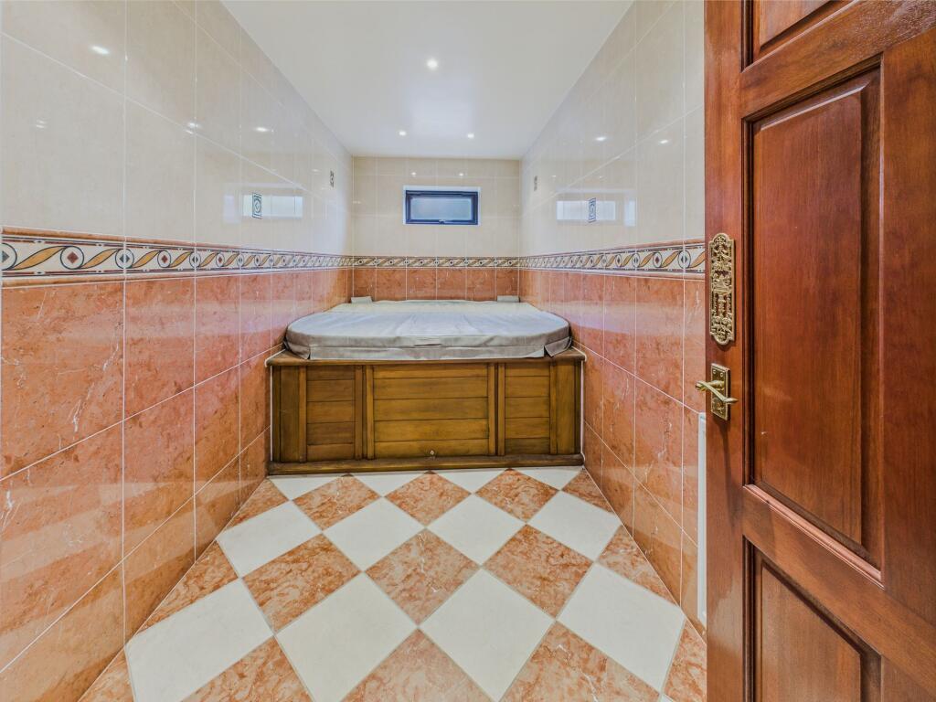 Hot Tub Room