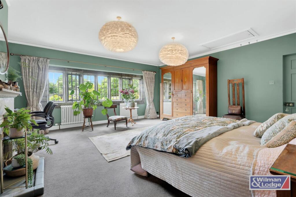 Period Property - Four Bed with Formal Gardens (3)