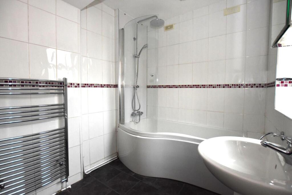 Bathroom 2.JPG