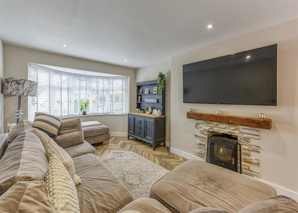14 Sandringham Road-Kitchen Family Room (5).jpg