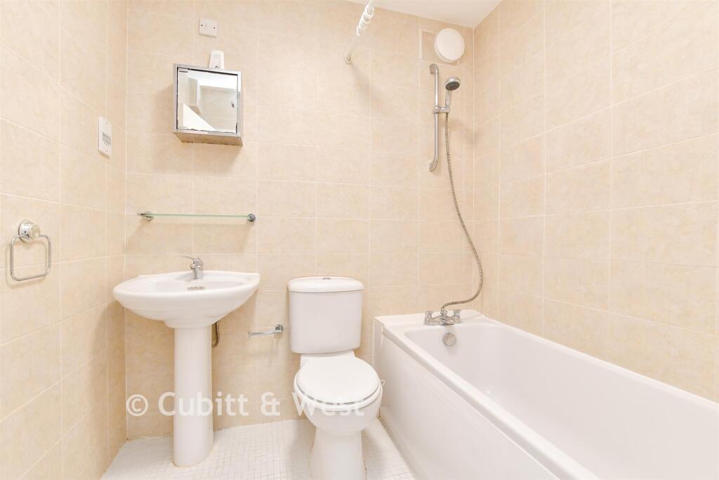 En-Suite Bathroom