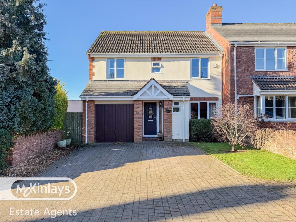 Stylish 4 Bedroom Family home in the Heart of Kingston St Mary