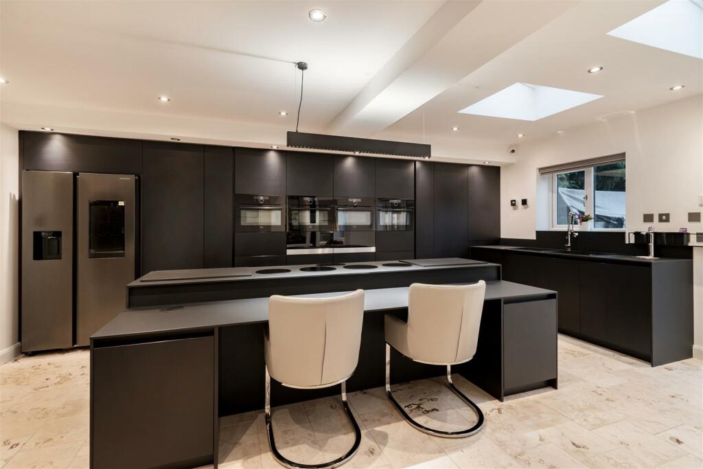 8526847-interior27.jpg
