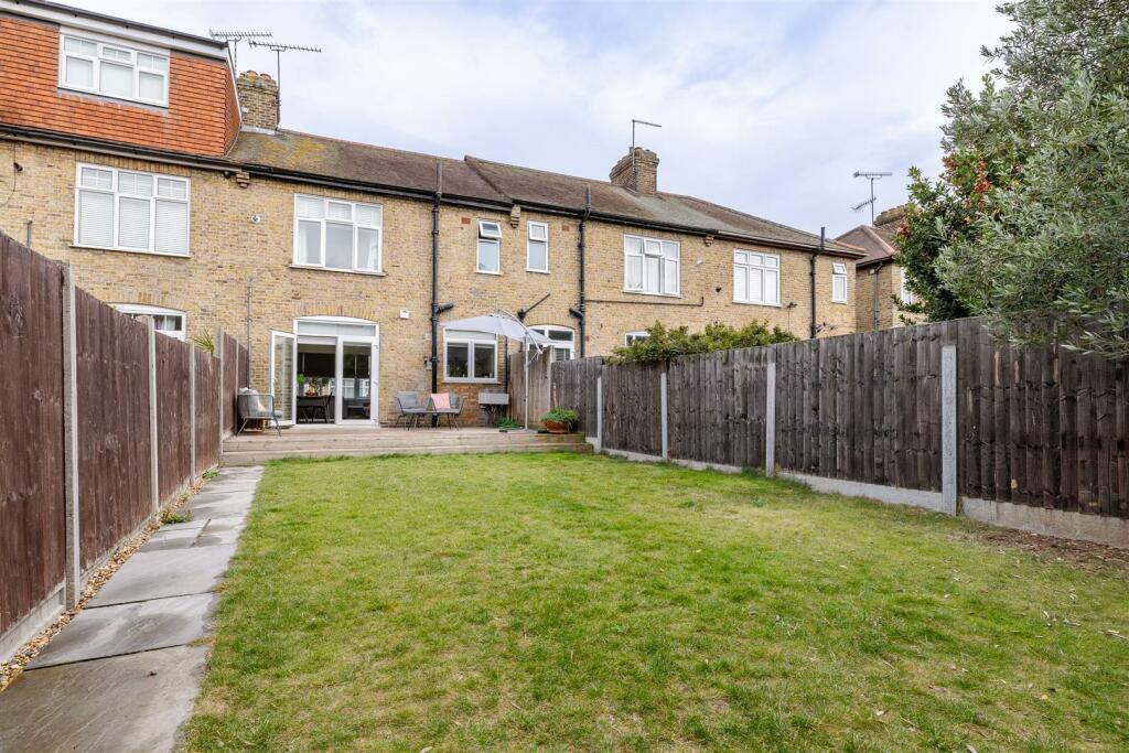 Thornwood Close, E18