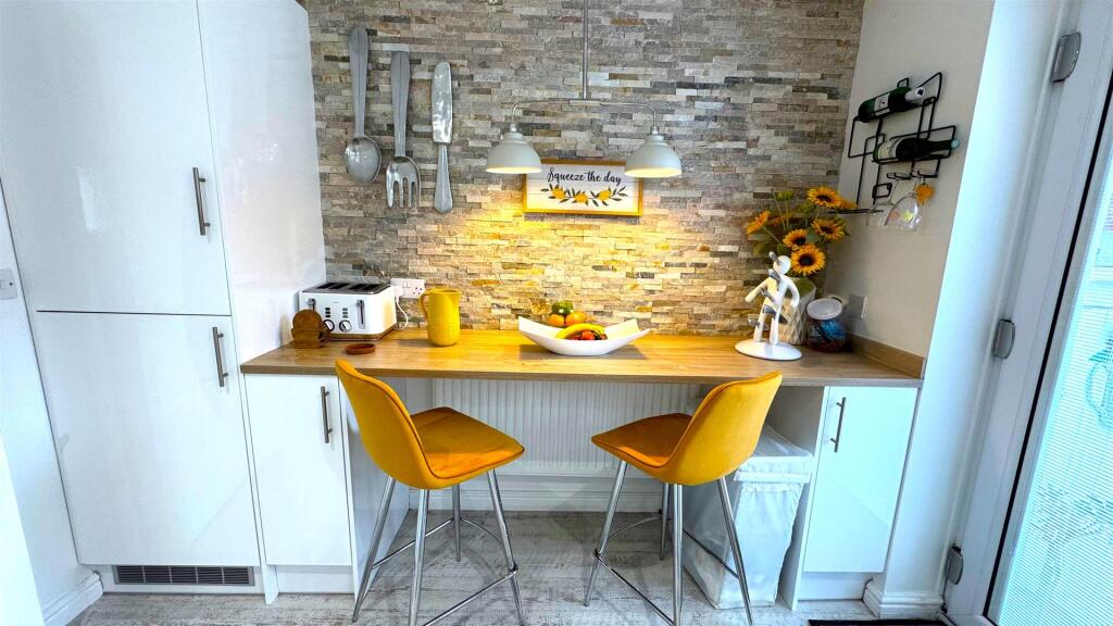 Kitchen (2).jpg