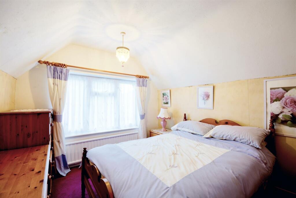 FRONT BEDROOM
