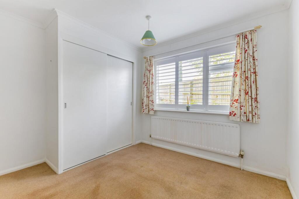 90527_3-Paddock-Close-Winterbourne-Dauntsey (15).j