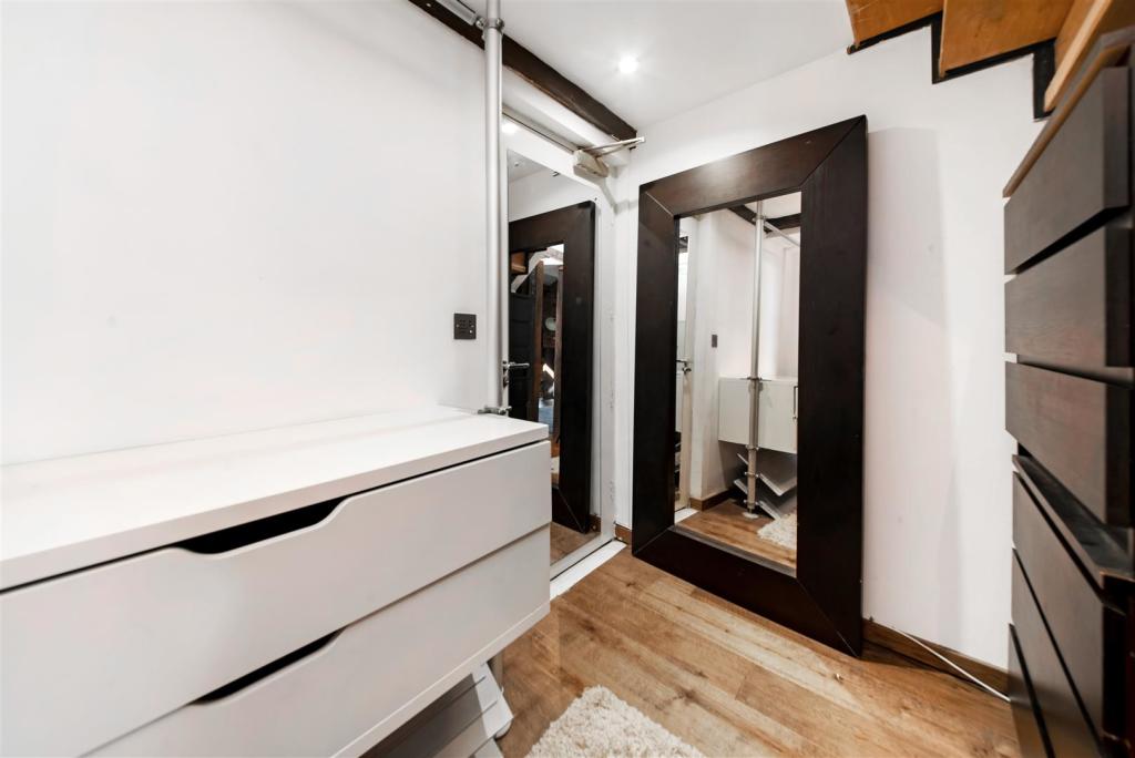 Walk-in Wardrobe