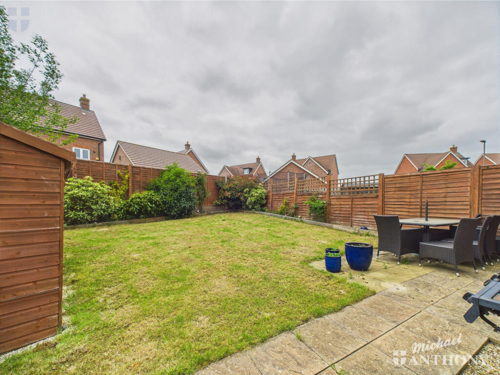 CAM03218G0-PR0648-STILL025