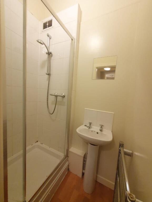 9_15990570735727.jpe