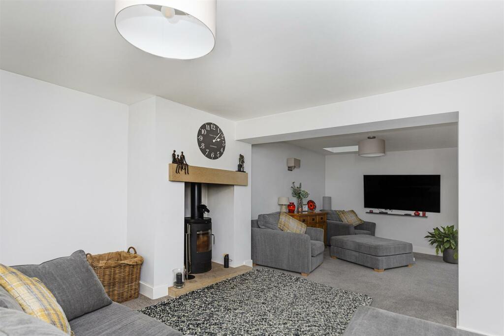 Bramleys Estate Agents - Blacksmiths Fold (14.).jp