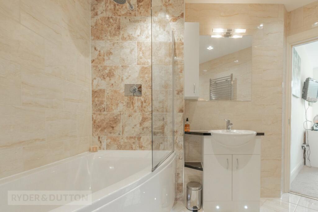 En-Suite Bathroom