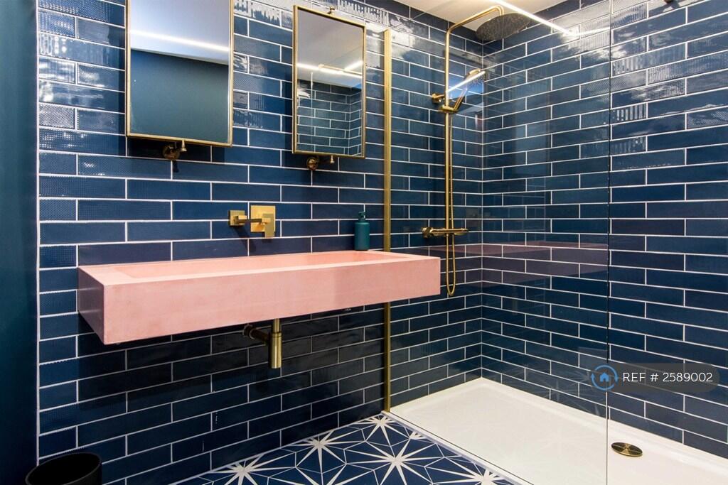 Apartment 2 Bathroom 