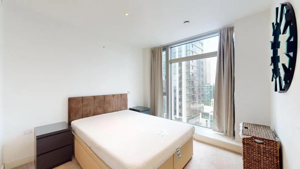 Bright double bedroom with a comfortable bed, l...