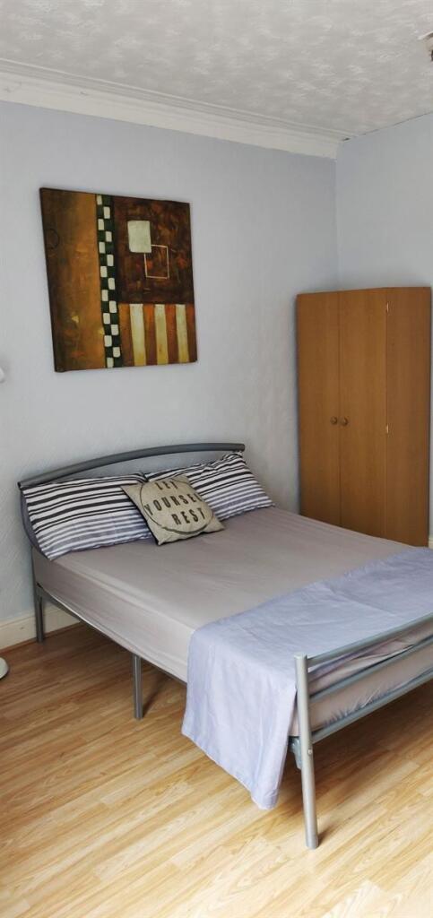 A cozy double bedroom featuring a comfortable m...