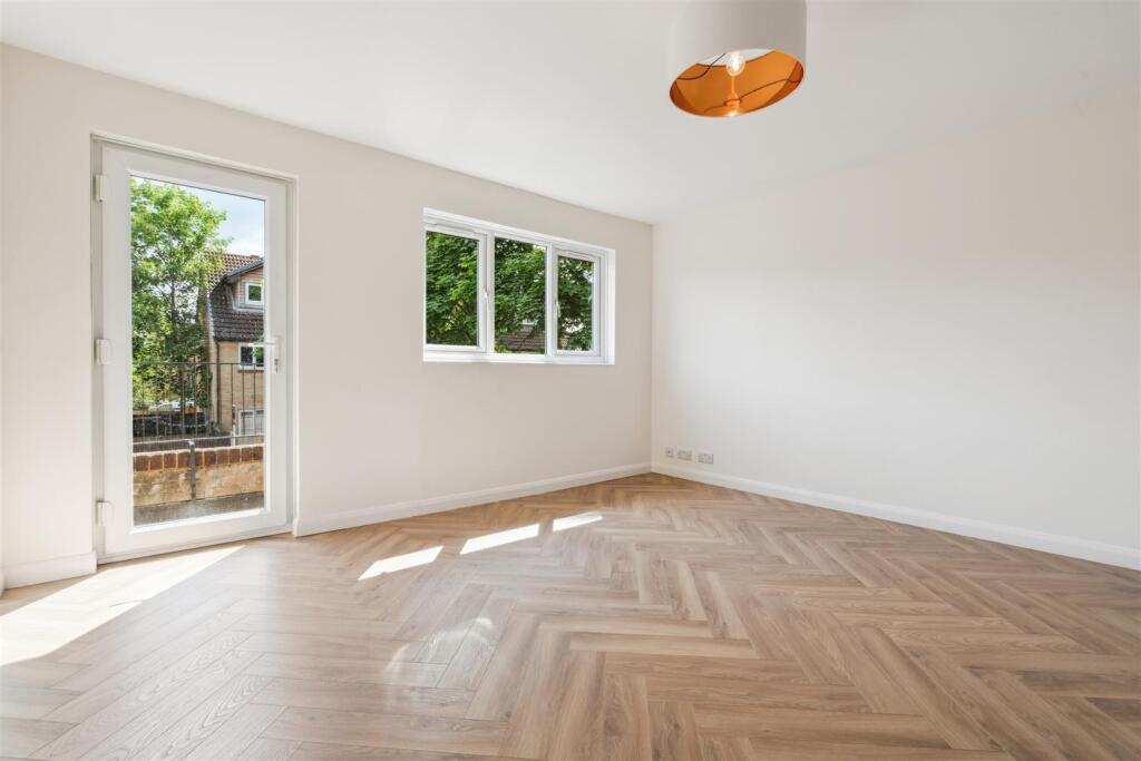 4 Landseer Close SW19 2UT reception 1c.jpg