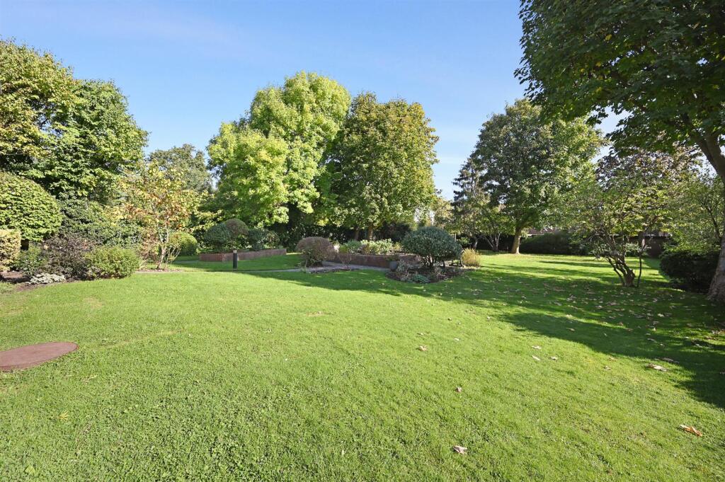 RCREE - 3 bampton court - Communal.jpg