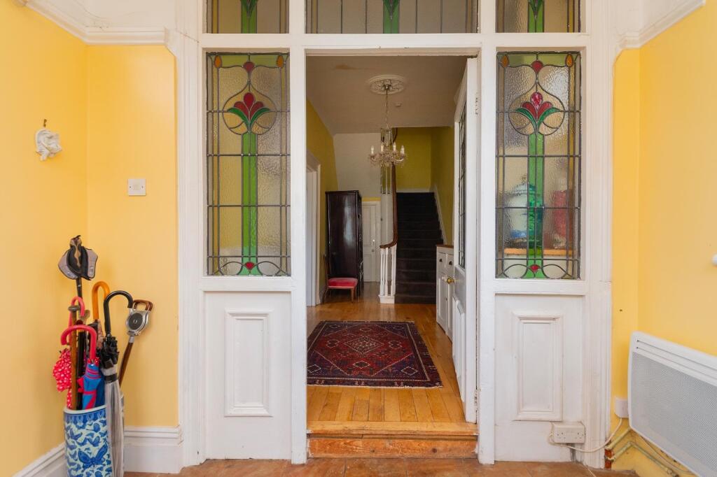 1V6WCM - Hallway B.jpg