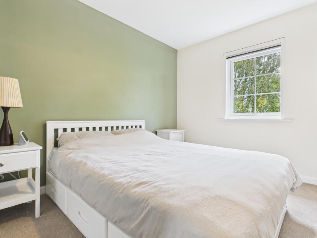 CAM03729G0-PR0154-STILL015