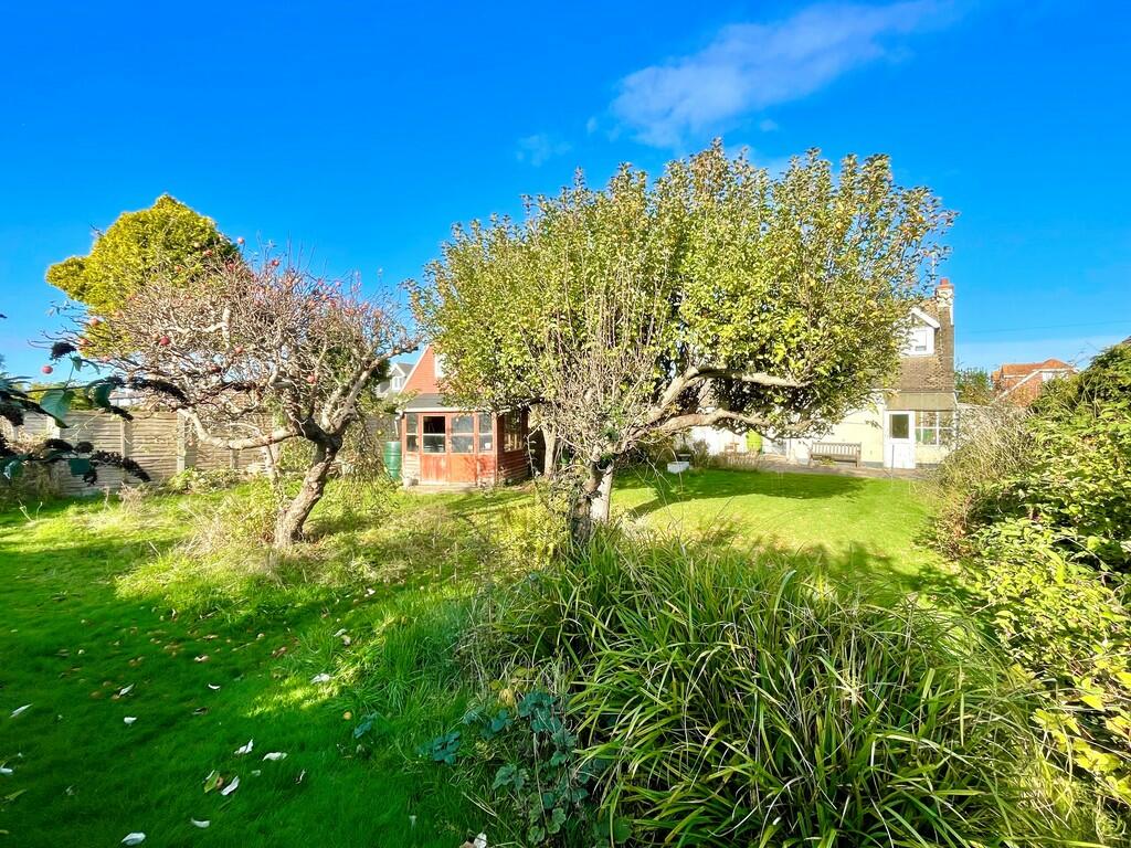 29 Knightscroft A...