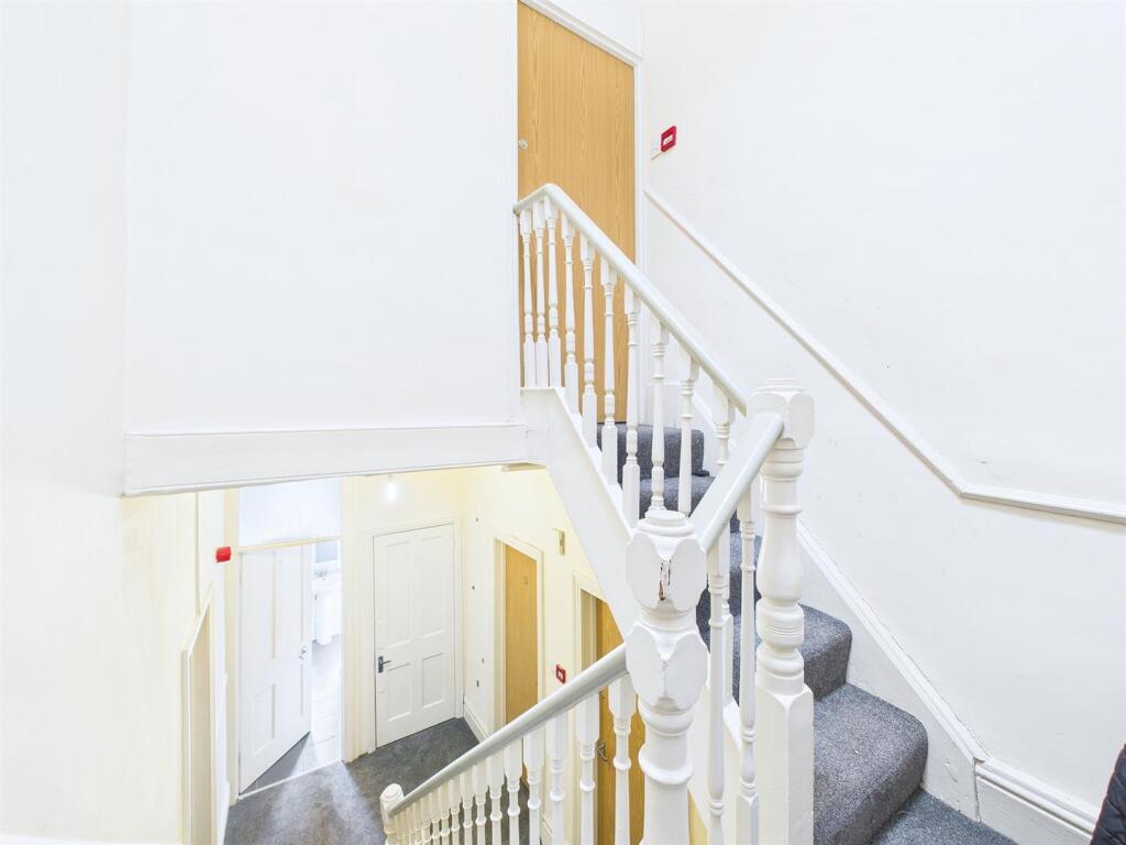 20 - Period 9 Bedroom HMO.jpg