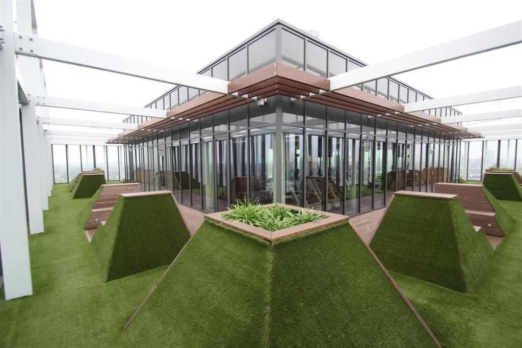 RESIDENTS ROOF GARDEN VIEW
