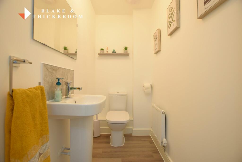 GROUND FLOOR CLOAKROOM