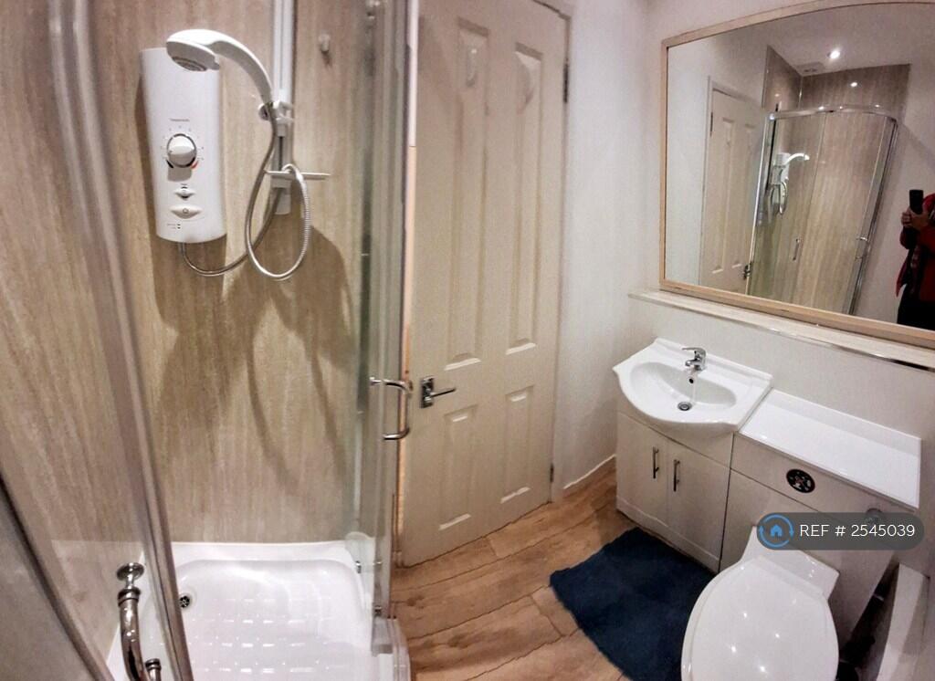 En Suite Bedroom 2