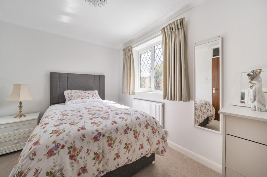 1353872-4-68c817c...