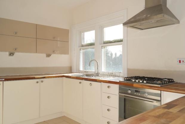 STUNNING VIEWS, Apartment 3, St. James Court, 8 Stow Park Circle, Newport, NP20 4HE