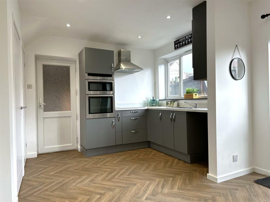 Modern Kitchen 707