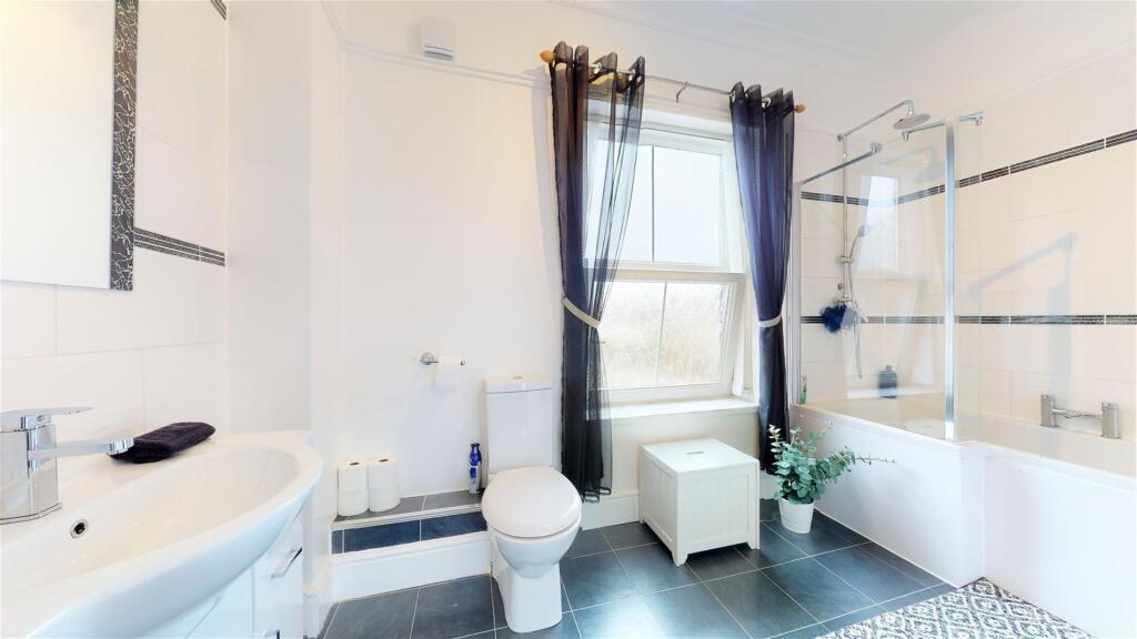 En Suite Bathroom