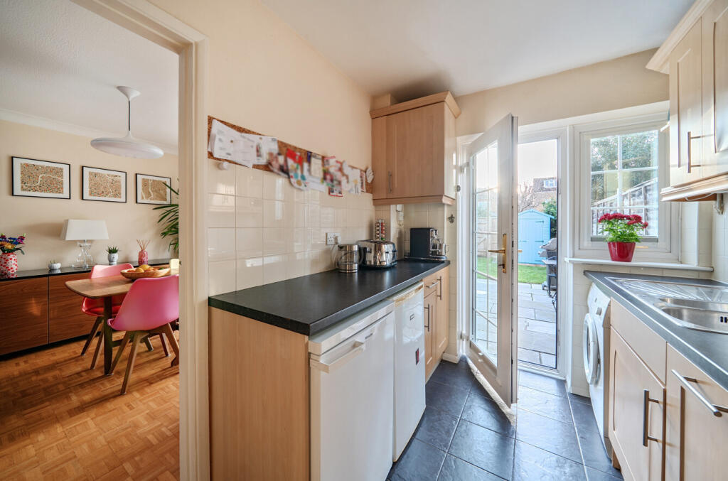 1388482-9-69495a3...