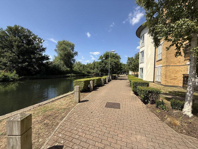 Canal to front