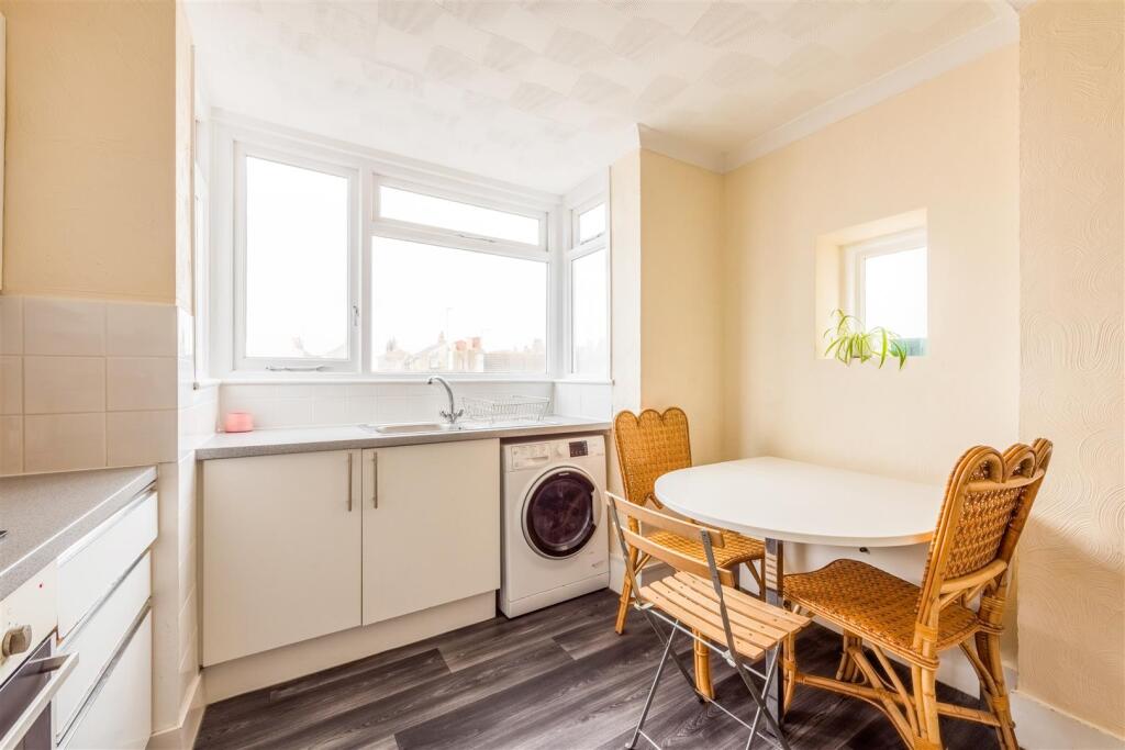 Flat 5, 47 Brunswick Place-5.jpg