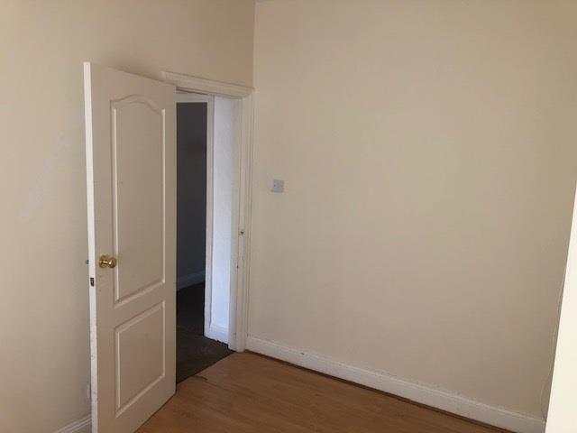 Middle size bedroom4.jpg