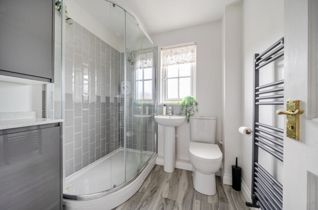 1346585-5-68b983e...