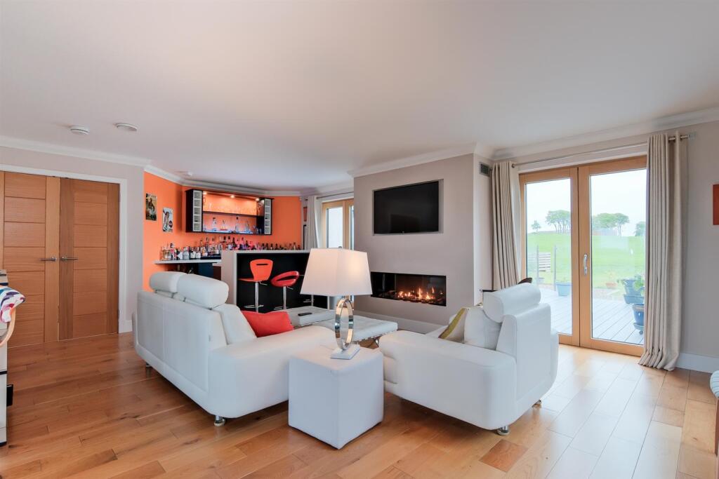006-15 Cartland Rd, Lanark ML11 7RF.jpg